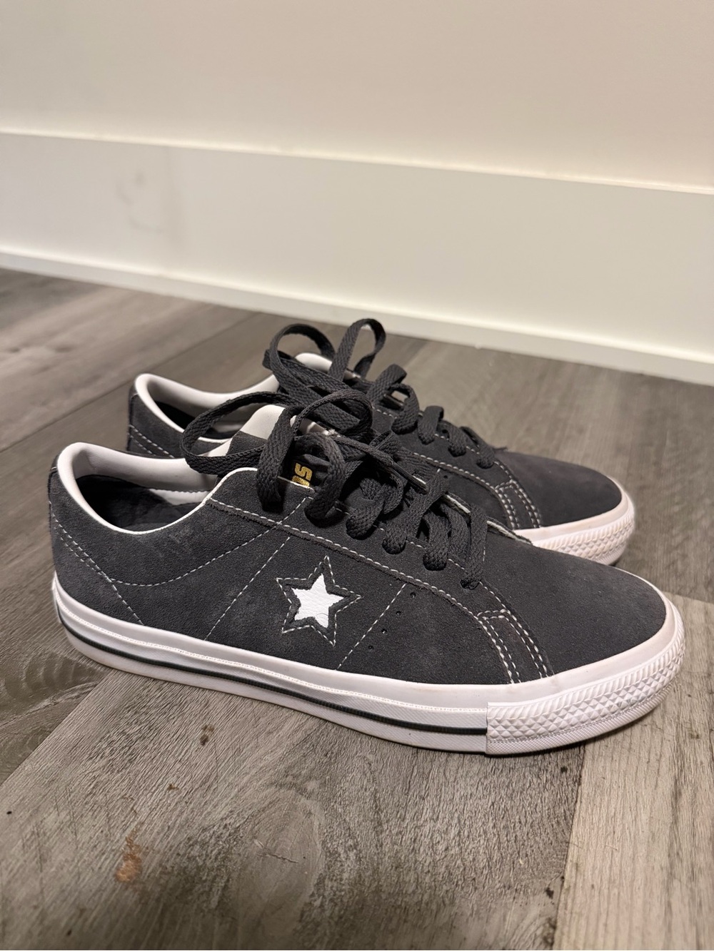 Converse One Star Low Top Sneakers in Dark Matter W6 Like New w/Box